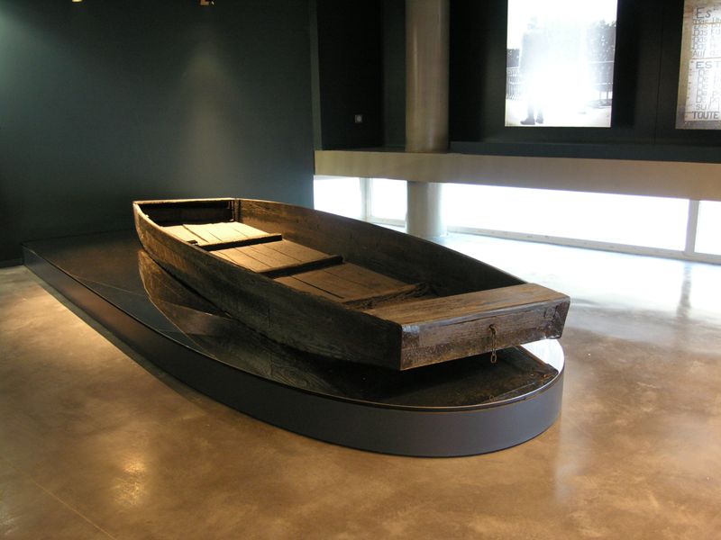 Barque à fond plat en bois 