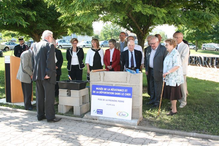 Pose de la première pierre du musée départemental  le 18 juin 2009